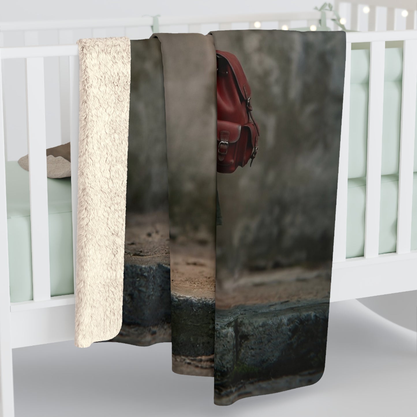 Star-Seeker Sherpa Fleece Blanket – Warm Glow Against Weathered Stone