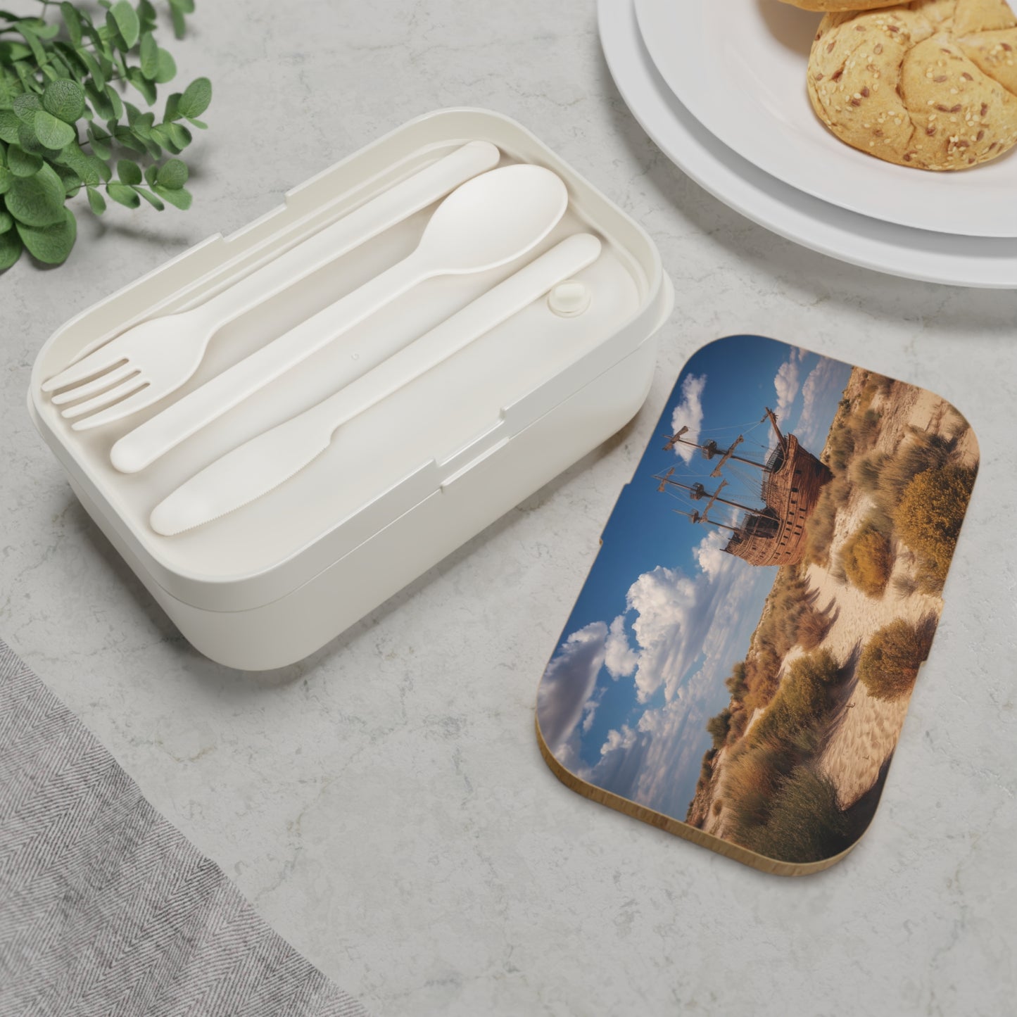 Desert Shipwreck Bento Lunch Box – Sun-Scorched Maritime Relic