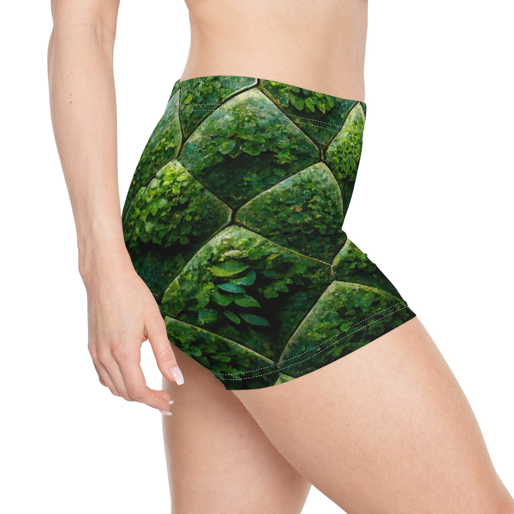 detailed_tiling_pattern_of_IVy_climbing_up_brick - Women's Shorts (AOP)