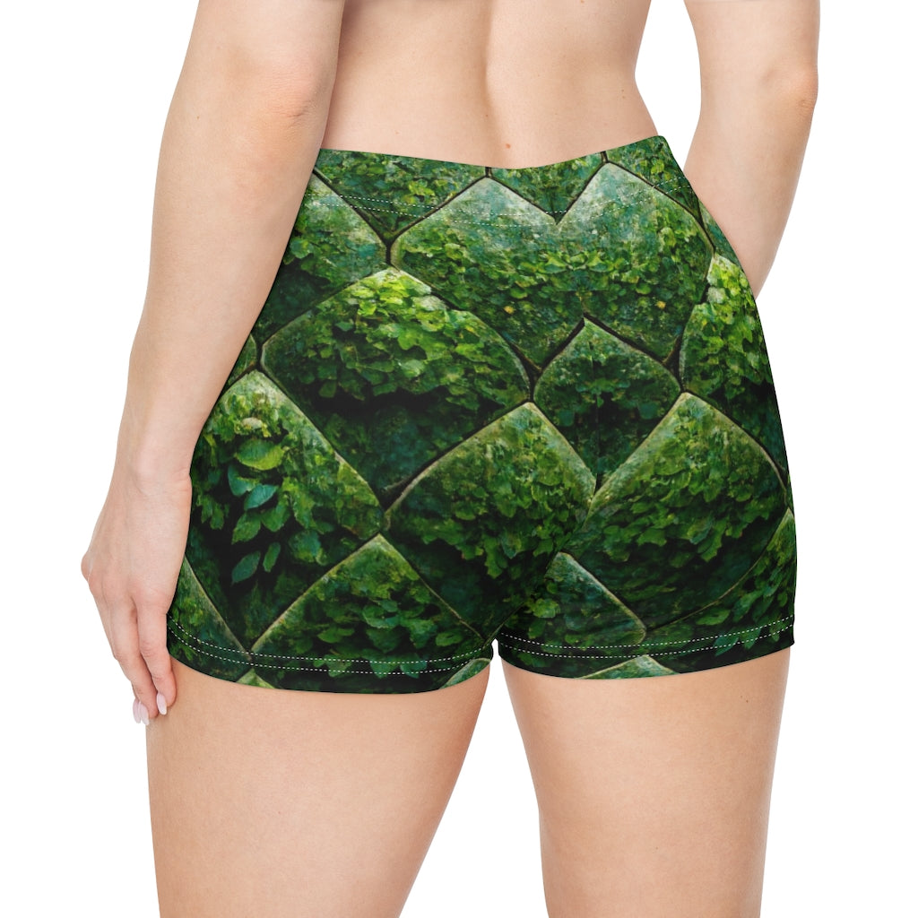 detailed_tiling_pattern_of_IVy_climbing_up_brick - Women's Shorts (AOP)