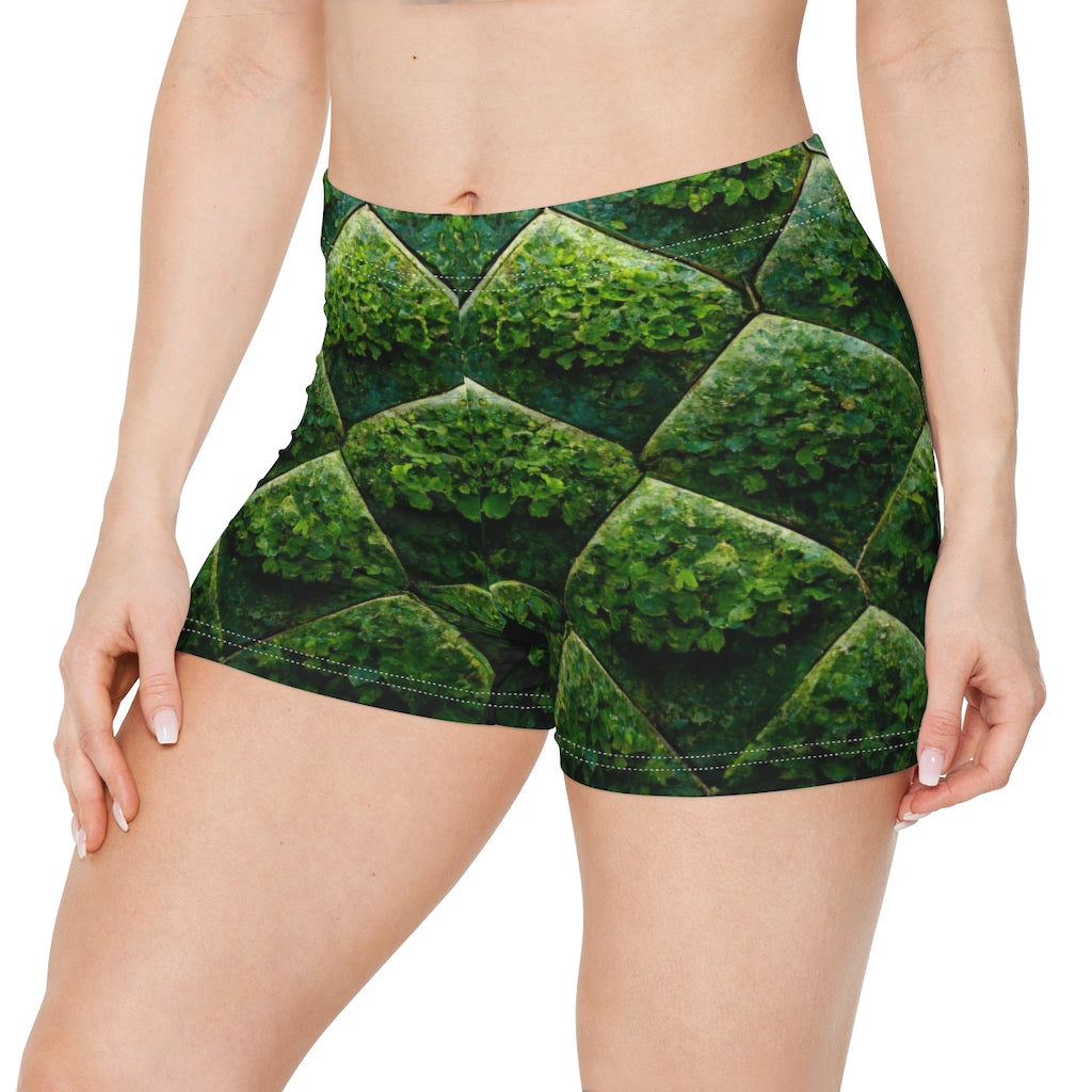 detailed_tiling_pattern_of_IVy_climbing_up_brick - Women's Shorts (AOP)